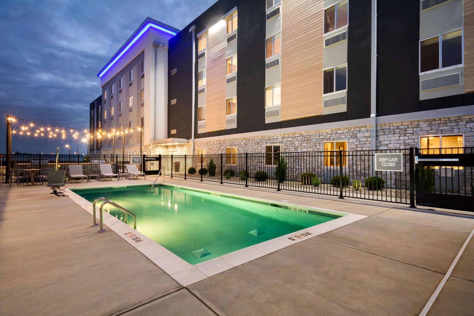 Everhome Suites Lexington - Horse Park Exterior photo