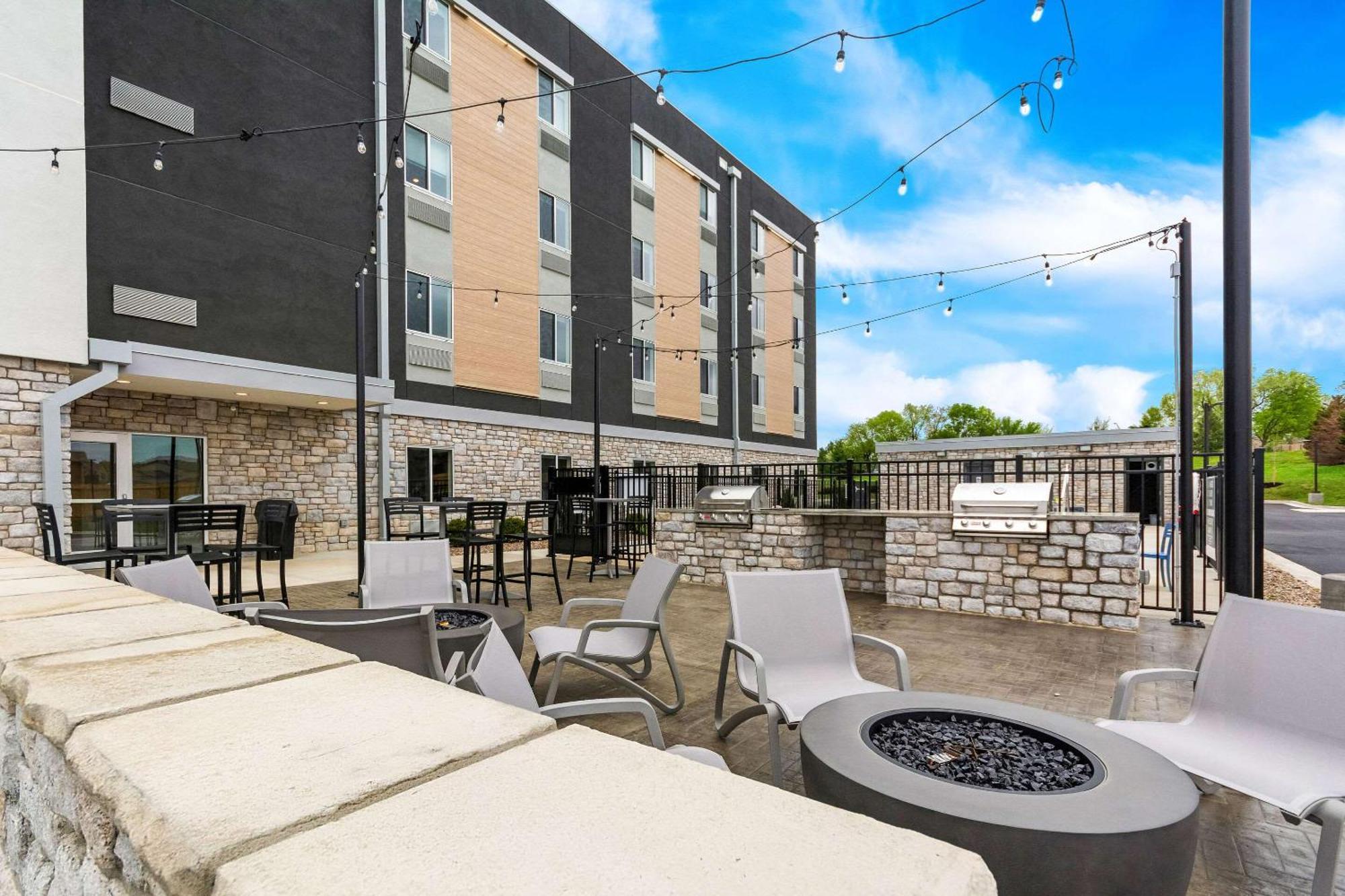 Everhome Suites Lexington - Horse Park Exterior photo